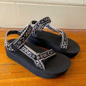 Bandana Print Platform Tevas
